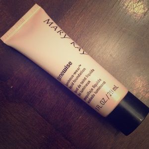 Mary Kay luminous-wear liquid foundation ivory 2